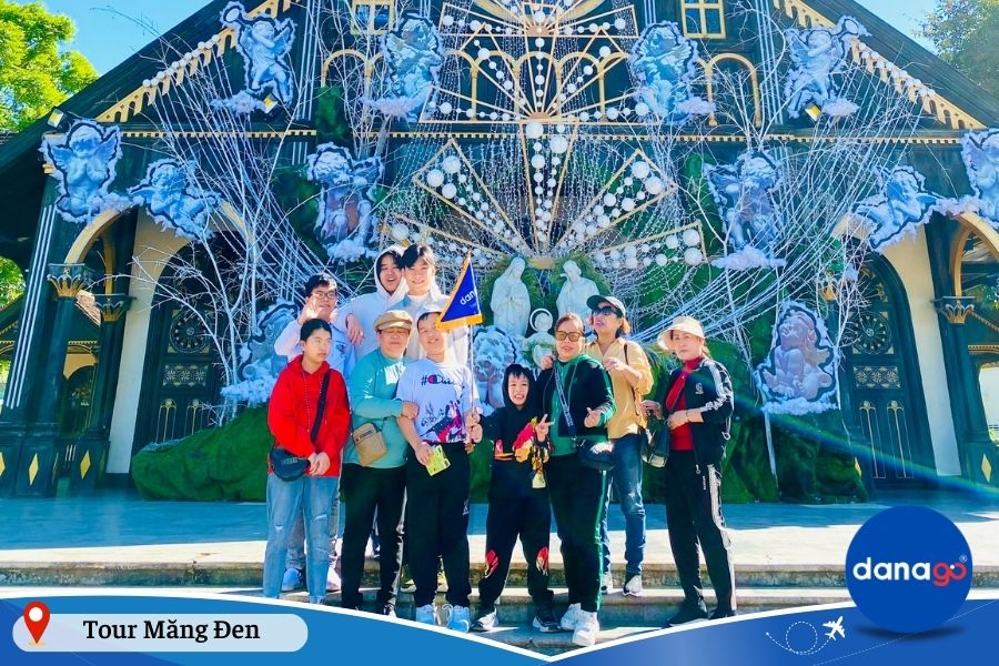 Tour Măng Đen khởi hành từ Đà Nẵng 2 ngày 1 đêm - Nhà thờ gỗ